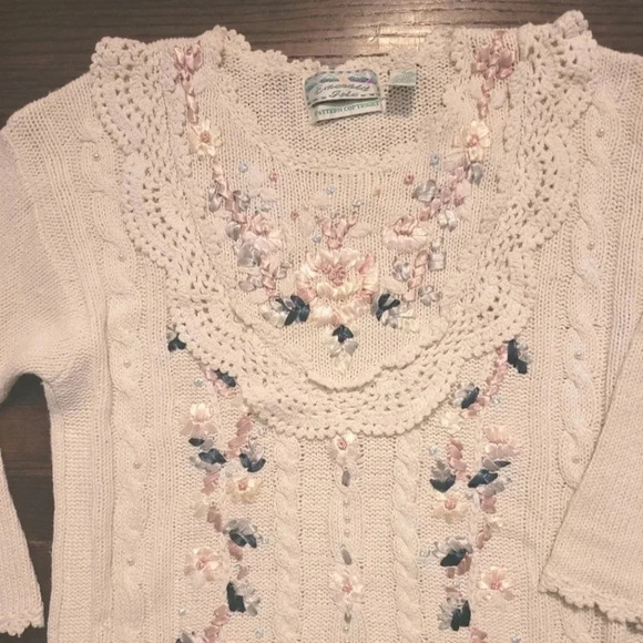 Vintage cream crochet lace pearls floral whimsy coquette cottagecore sweater M - Picture 3 of 14